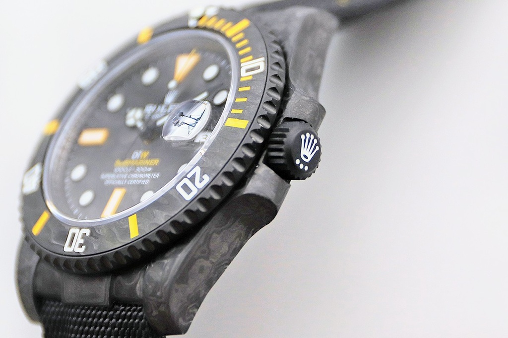 DIW-Submariner-Carbon-Yellow-4.jpg