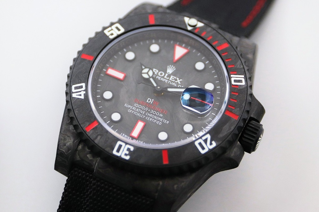 DIW-Submariner-Carbon-Red-3.jpg